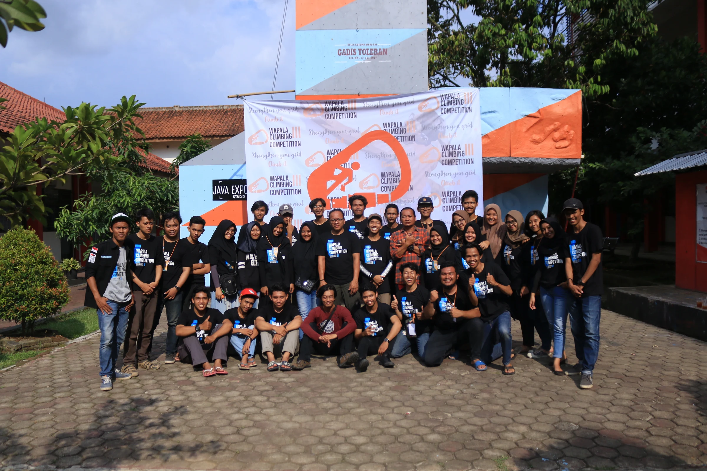 Wapala Climbing Competition (WCC) 2017 yang diselenggarakan oleh WAPALA Telkom University Purwokerto sebagai ajang kompetisi panjat tebing untuk mengembangkan kemampuan teknis, menjunjung tinggi sportivitas, dan mempererat tali persaudaraan antar peserta.