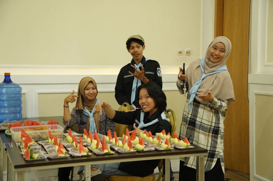Dokumentasi kegiatan SINAR (Sinau Bareng Relawan) yang mengabadikan momen belajar bersama, berdiskusi, dan mempererat kebersamaan dalam semangat kolaborasi dan kepedulian.