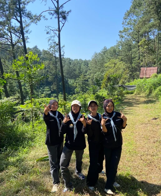 Kegiatan penanaman pohon yang diadakan oleh Wipala dalam rangka peringatan HUT ke-33.