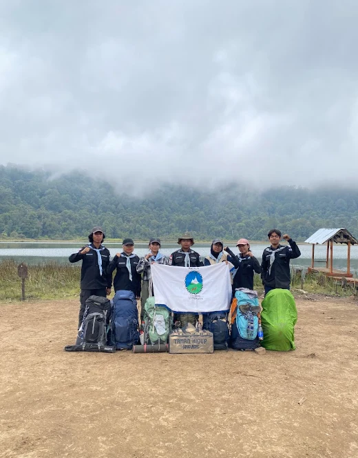 Ekspedisi Argopuro merupakan kegiatan eksplorasi yang meliputi pengamatan dan dokumentasi flora serta fauna yang ditemui selama perjalanan, sekaligus penelusuran jejak sejarah dan cerita yang melekat pada kawasan Argopuro.