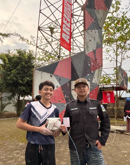 Kegiatan Fun Climbing Berhadiah dalam rangka HUT WAPALA XXI. Melalui kegiatan ini, peserta diajak merasakan pengalaman panjat tebing sekaligus menikmati berbagai hadiah menarik.