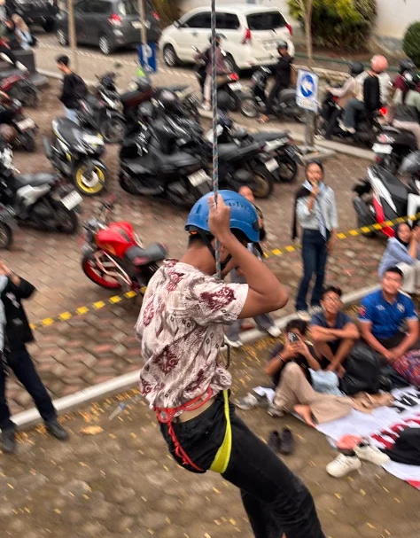 Kegiatan Fun Climbing Berhadiah dalam rangka HUT WAPALA XXI. Melalui kegiatan ini, peserta diajak merasakan pengalaman panjat tebing sekaligus menikmati berbagai hadiah menarik.