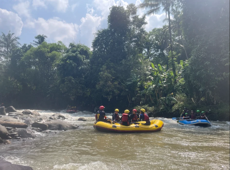 Latihan Rafting